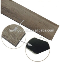 PVC-Bodenmatte aus Holz in der Rolle suchen